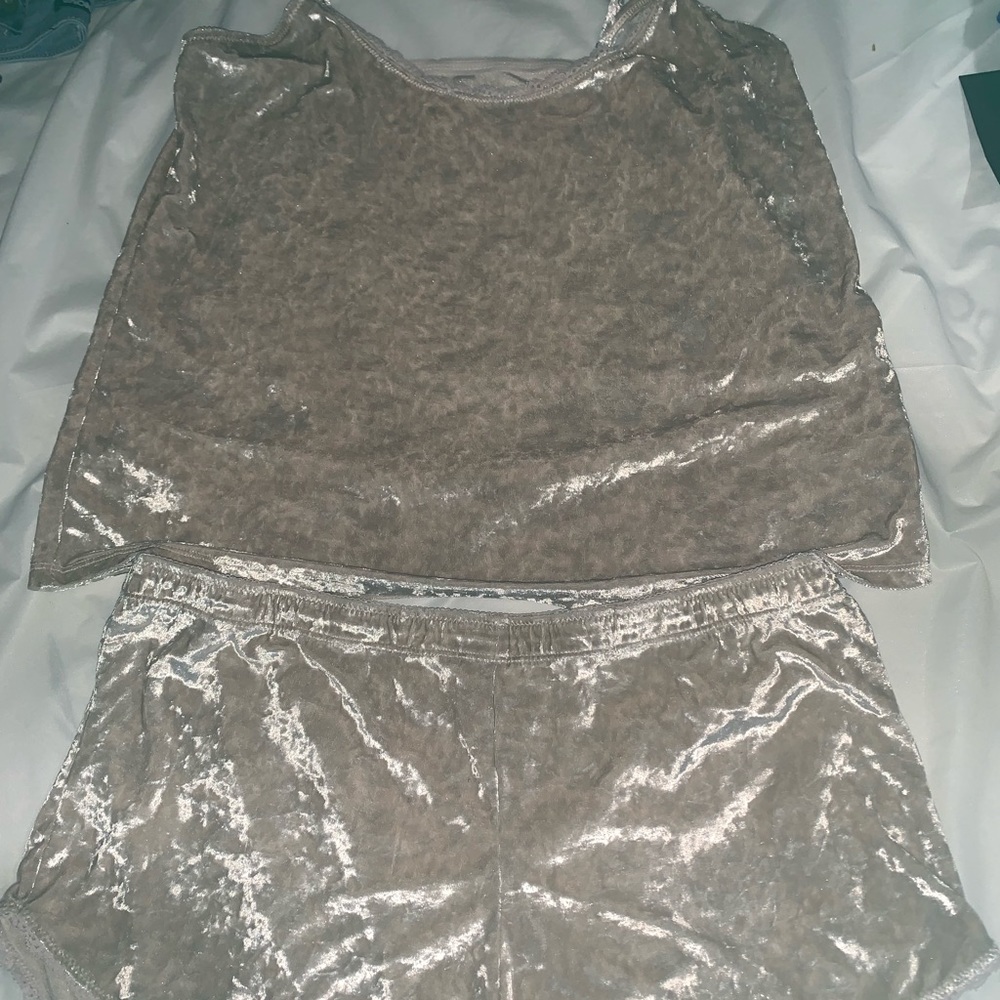 Velvet type pj set